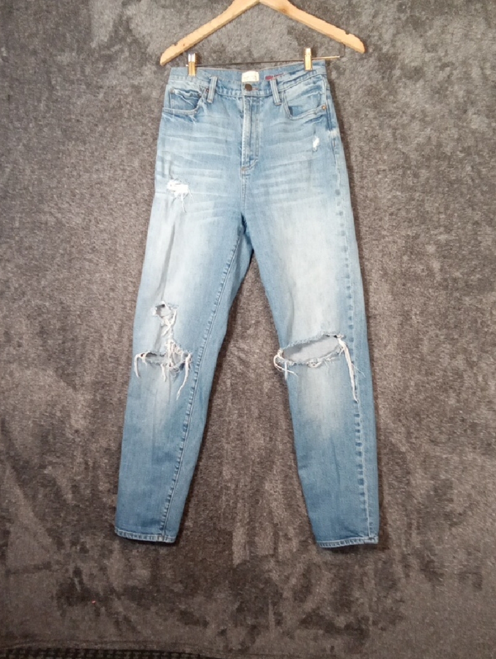 Alice + Olivia High Rise Light Wash Distressed Ripped Knees Jean Womens 27
